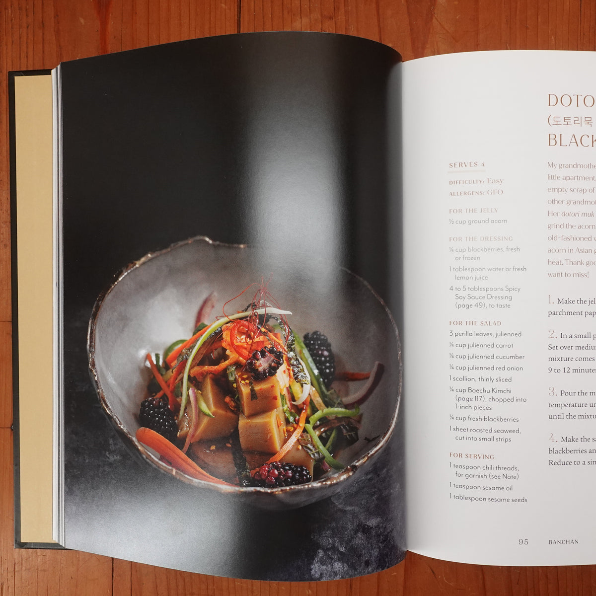 The Korean Vegan Cookbook: Reflections and Recipes from Omma's Kitchen - Joanne Lee Molinaro