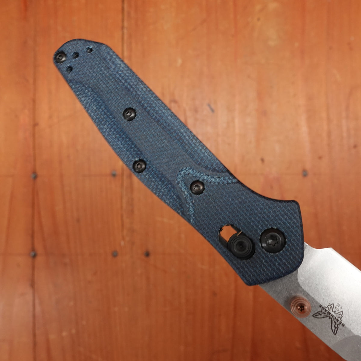 Benchmade 945-04 Mini Osborne Reverse Tanto M390 Axis Lock Denim Micarta