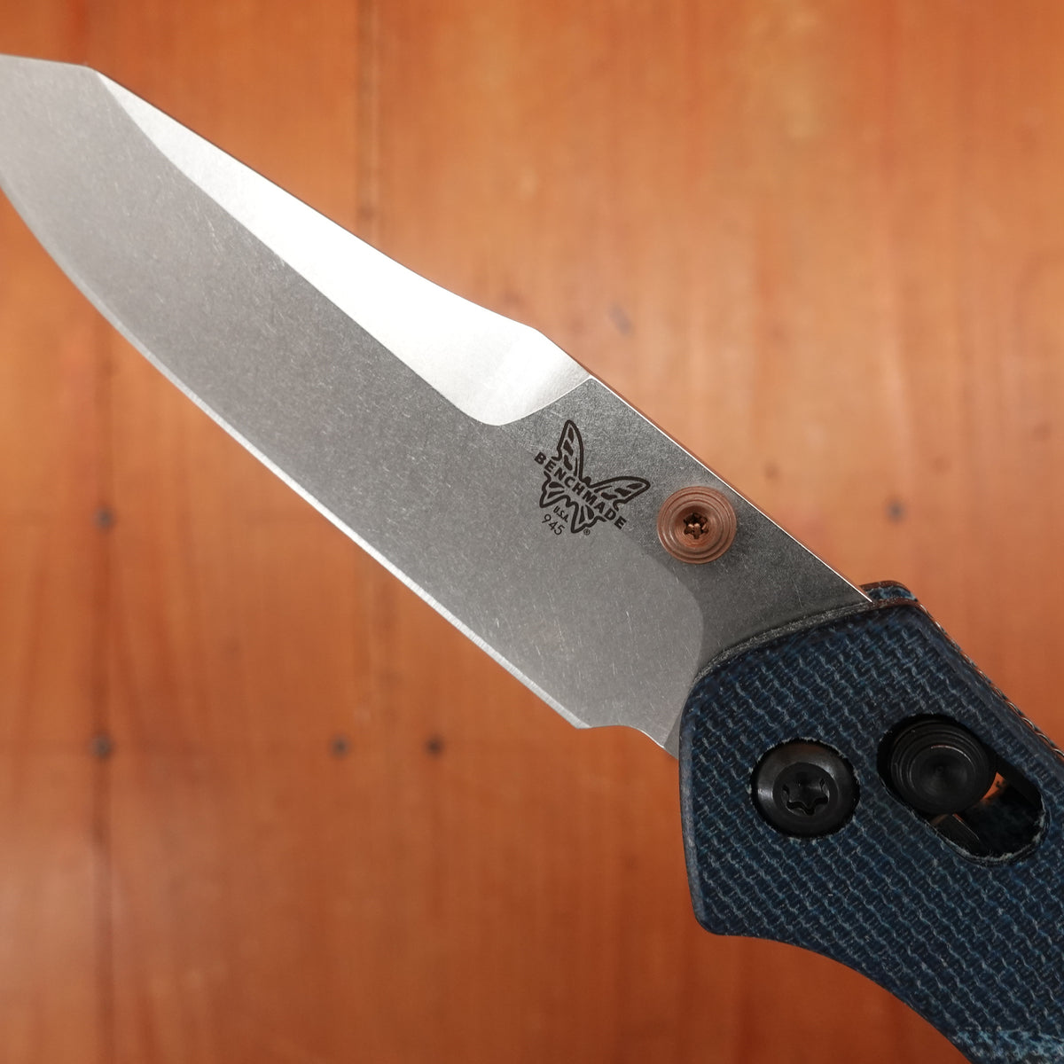 Benchmade 945-04 Mini Osborne Reverse Tanto M390 Axis Lock Denim Micarta