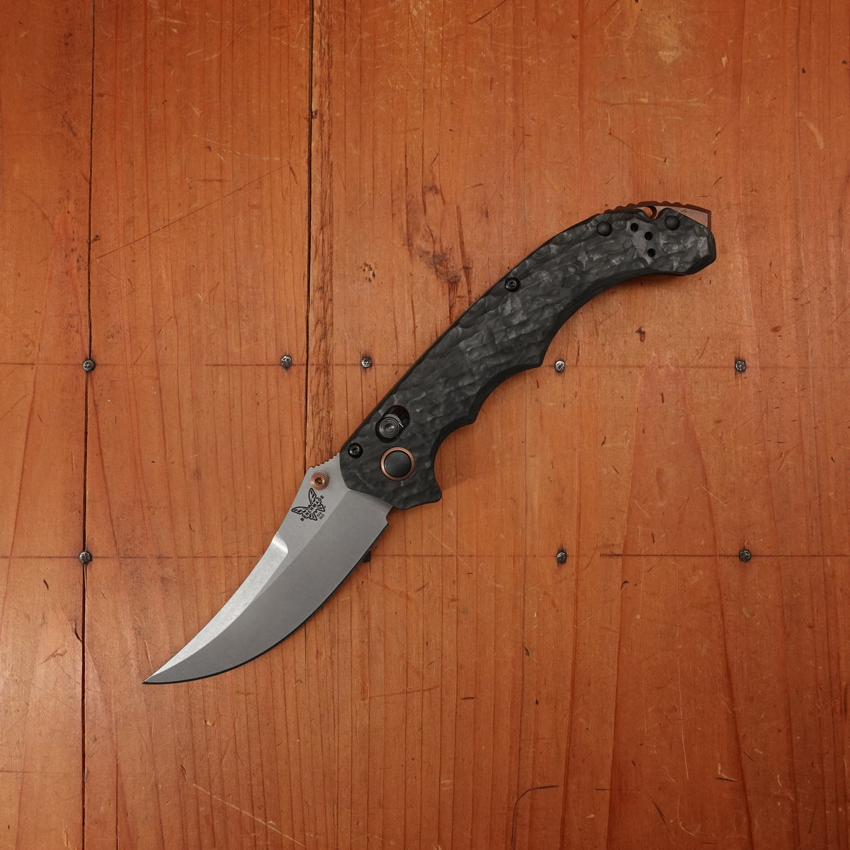 Benchmade 865-02 Mini Bedlam Scimitar CPM-S90V AXIS Lock Marbled Carbon Fiber Handle