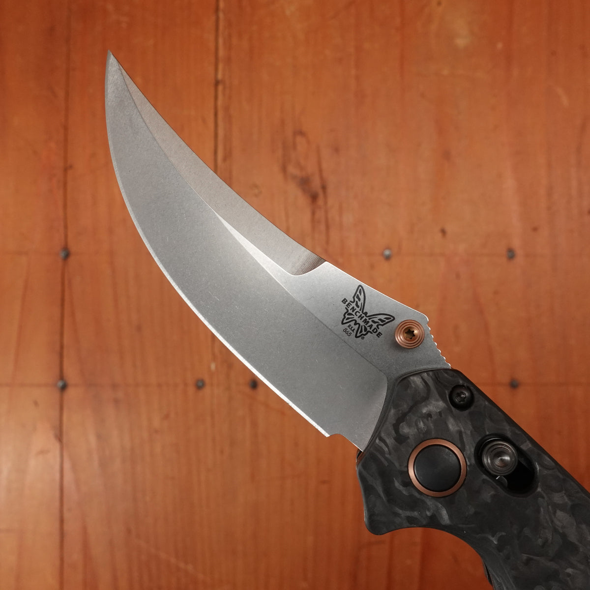 Benchmade 865-02 Mini Bedlam Scimitar CPM-S90V AXIS Lock Marbled Carbon Fiber Handle