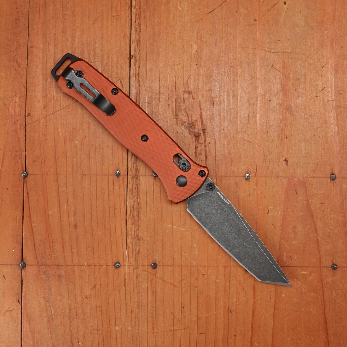 Benchmade 537BK-07 Bailout Reverse Tanto CPM-Magnacut AXIS Lock Burnt Copper Aluminum Handle