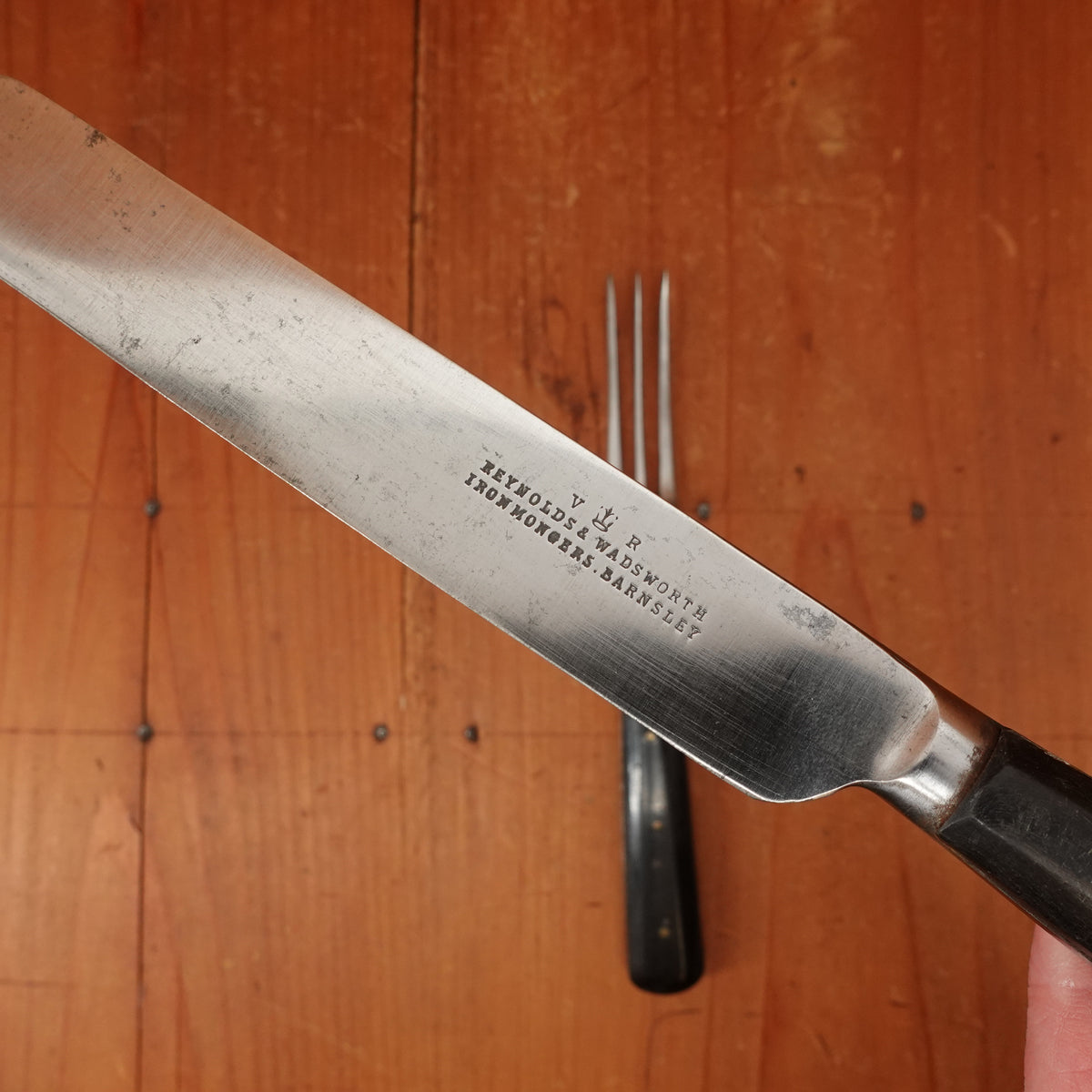 Table Knife Set (1 pair) Reynolds & Wadsworth Ironmongers Shear Steel Horn England 1871-1892