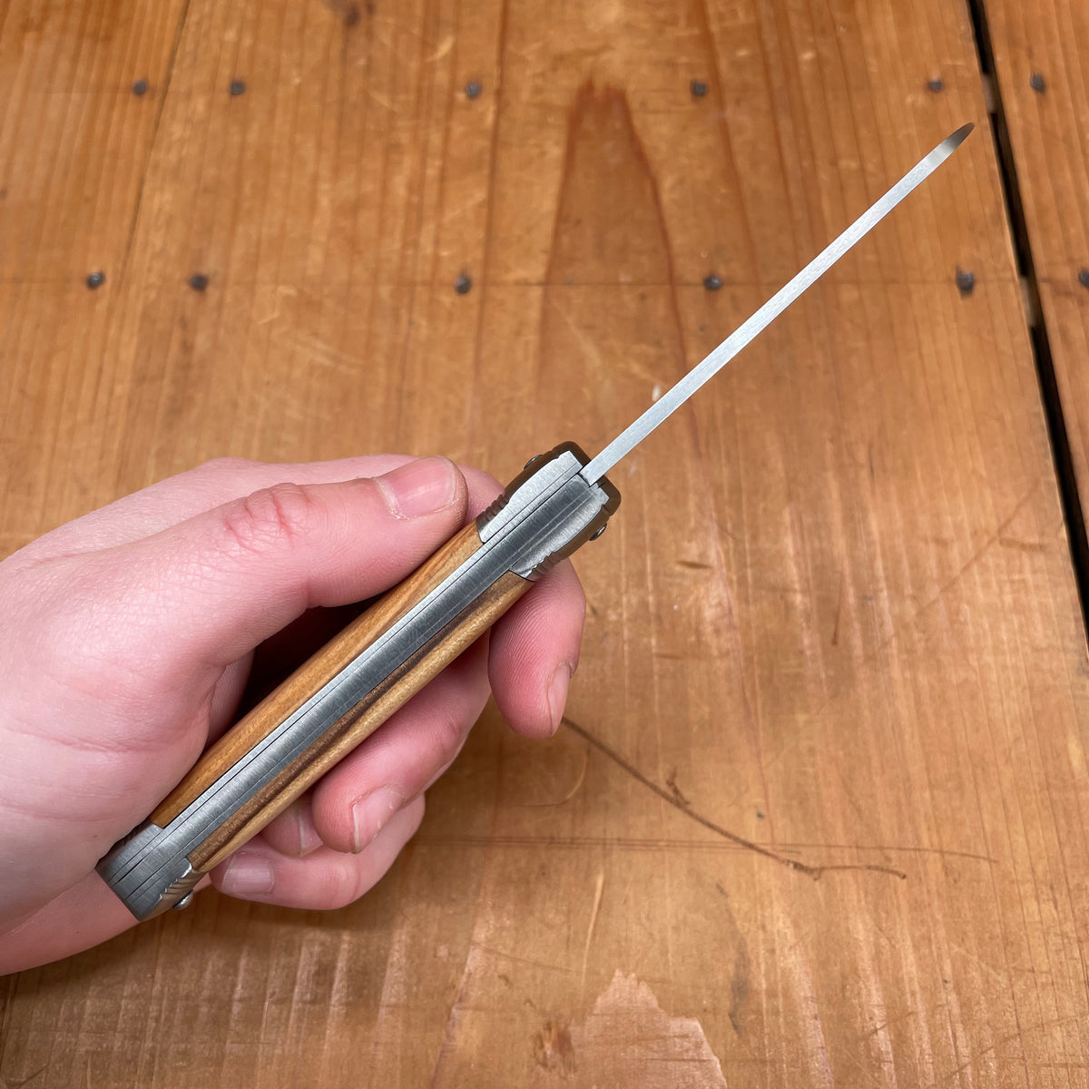André Verdier Tiré-Droit 9cm Sheepsfoot Stainless Lockback Olive Handle