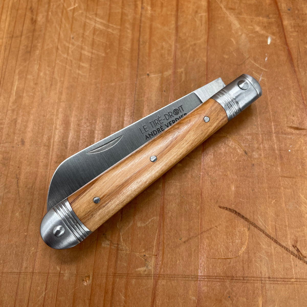André Verdier Tiré-Droit 9cm Sheepsfoot Stainless Lockback Olive Handle