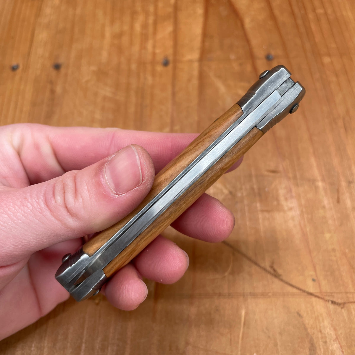 André Verdier Tiré-Droit 9cm Sheepsfoot Stainless Lockback Olive Handle