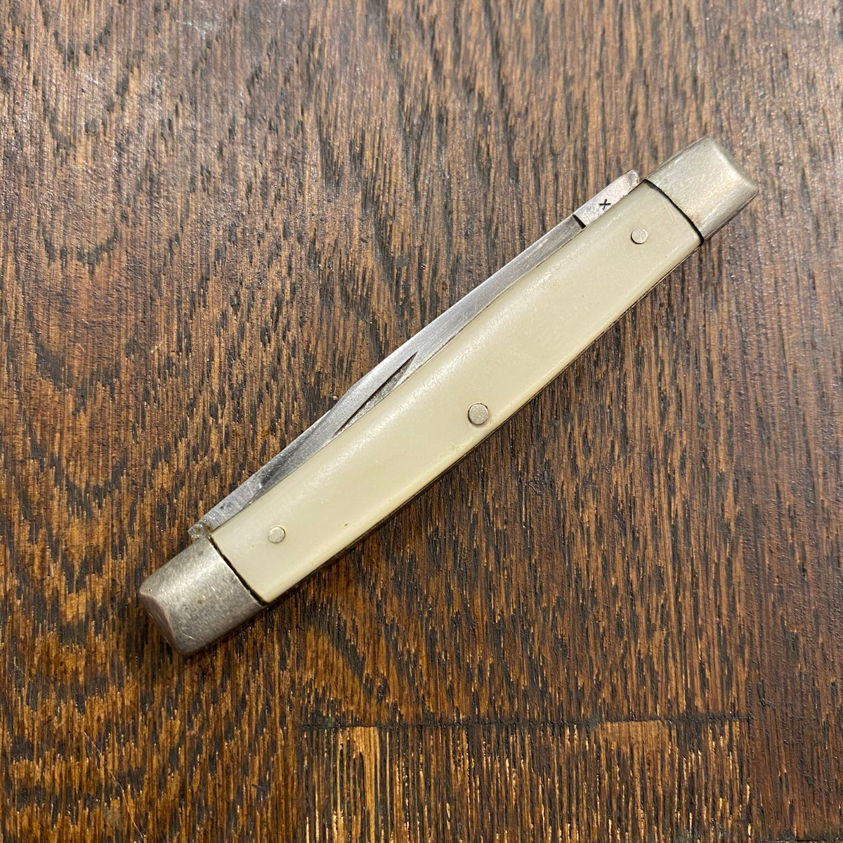 Case XX USA 2 7/8” Serpentine Pen 9233 Carbon Blades Pearl Celluloid Scales 1965-70
