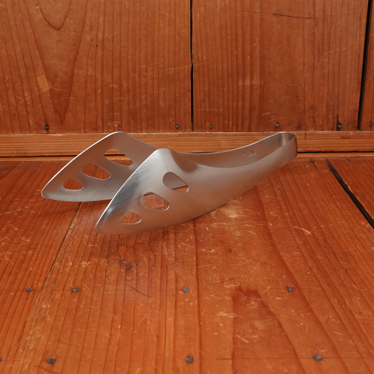 Tongs