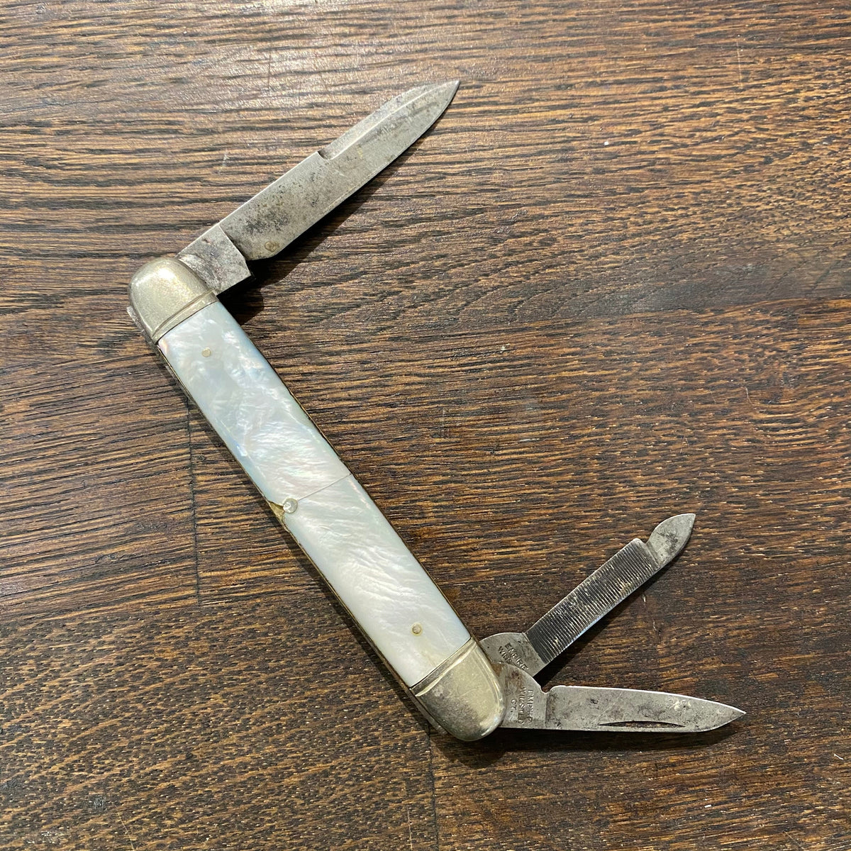 Empire Winsted 3 1/2" Whittler Carbon Steel Mother of Pearl 1856-1930