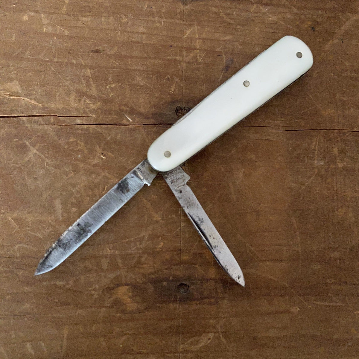 Hammer Brand New York Knife Co. Walden 2 1/4" Lobster Pen Knife Pearl 1878-1931