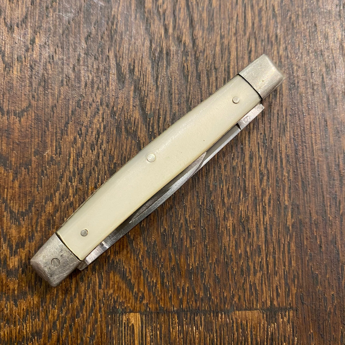 Case XX USA 2 7/8” Serpentine Pen 9233 Carbon Blades Pearl Celluloid Scales 1965-70