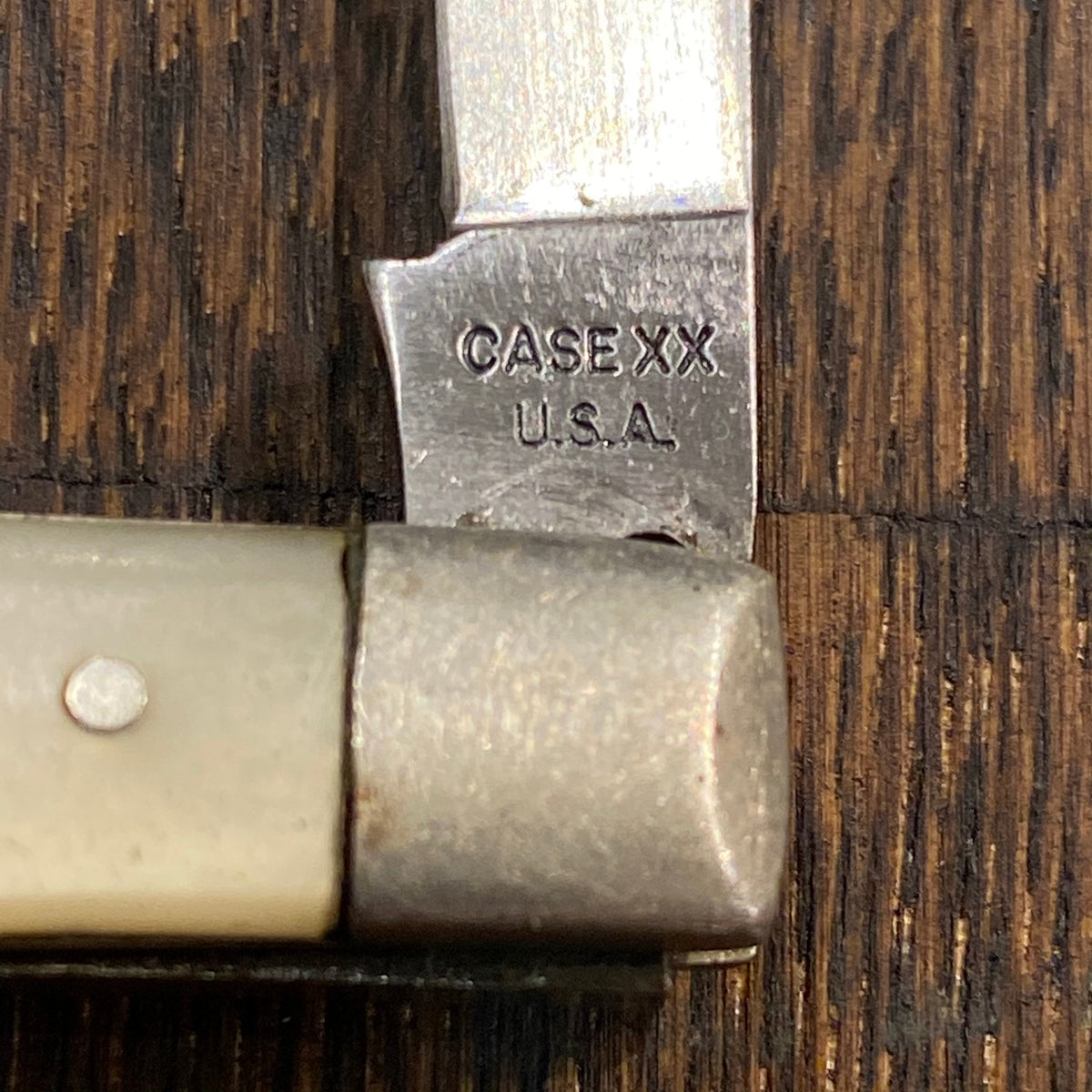 Case XX USA 2 7/8” Serpentine Pen 9233 Carbon Blades Pearl Celluloid Scales 1965-70