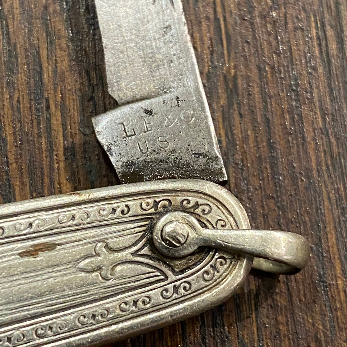 Landers Frary & Clark 3” Pen Carbon Blade Silverplate Scales 1912-1950