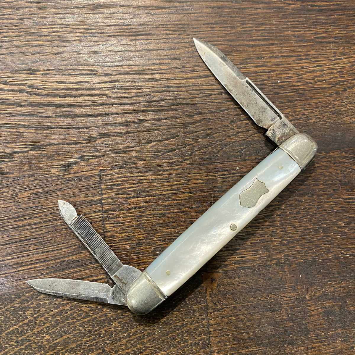 Empire Winsted 3 1/2" Whittler Carbon Steel Mother of Pearl 1856-1930