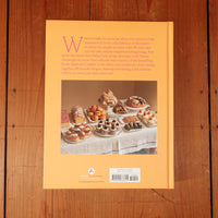 Baking and the Meaning of Life: How to Find Joy in 100 Recipes - Helen Goh