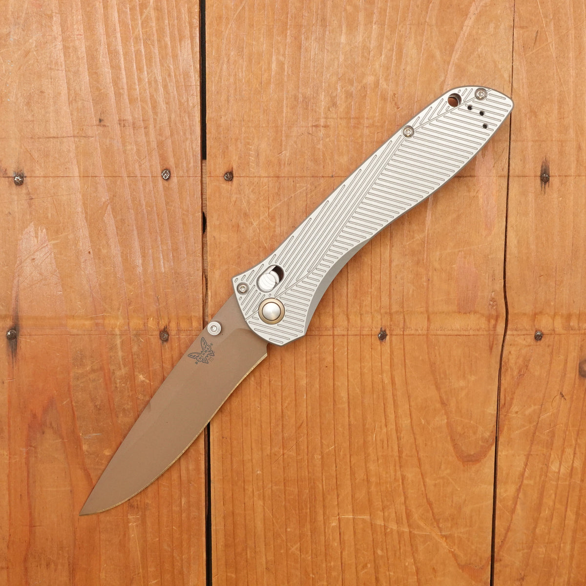 Benchmade 710FE-24 Seven | Ten Recurve Drop Point CPM-S90V AXIS Lock Gray Aluminium Handle