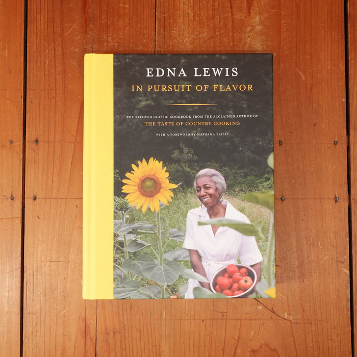 In Pursuit of Flavor: The Beloved Classic Cookbook from the Acclaimed Author of The Taste of Country Cooking - Edna Lewis with Foreword by Mashama Bailey
