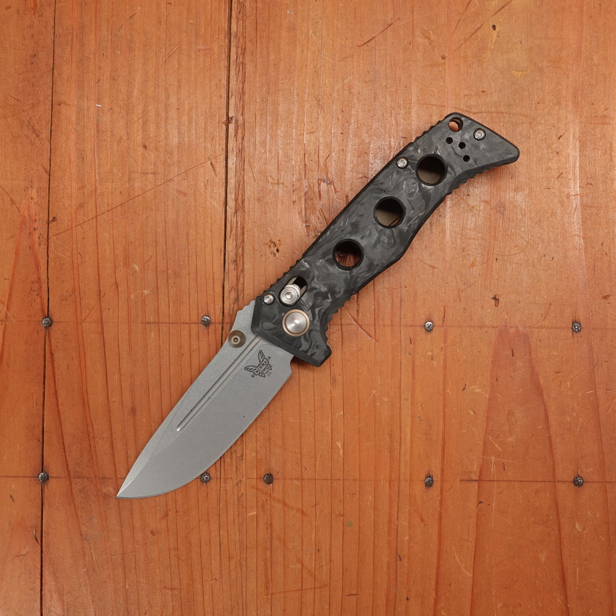 Benchmade 273-03 Mini Adamas Drop Point CPM-Magnacut AXIS Lock Marbled Carbon Fiber Handle