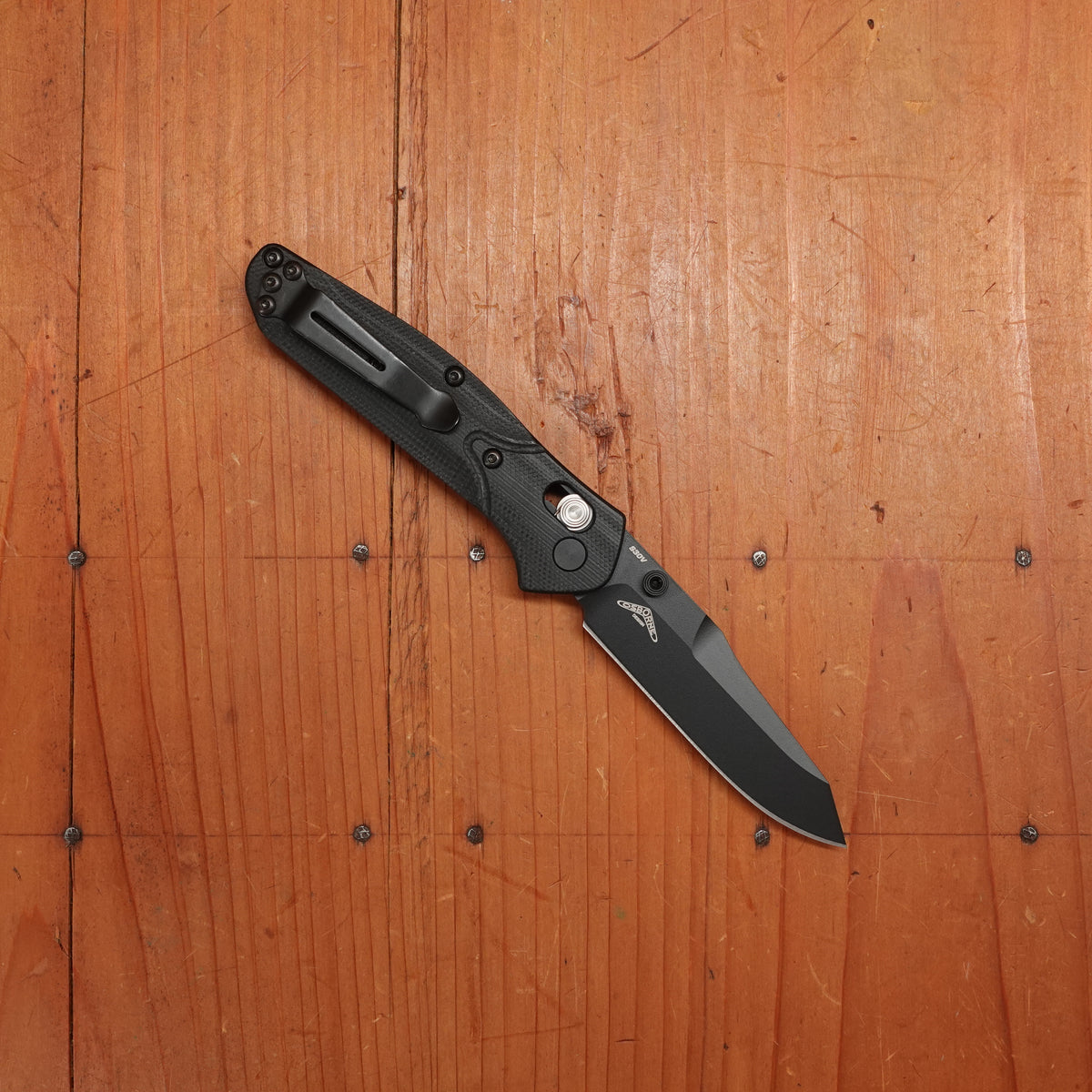 Benchmade 945BK-1 Mini Osborne Reverse Tanto CPM-S30V AXIS Lock Black & Blue G10 Handle