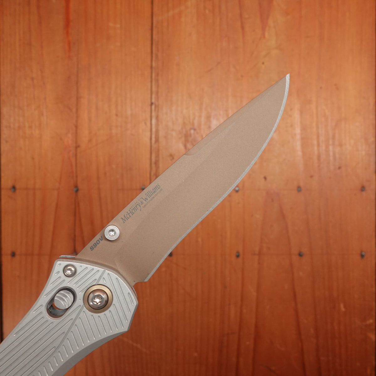 Benchmade 710FE-24 Seven | Ten Recurve Drop Point CPM-S90V AXIS Lock Gray Aluminium Handle