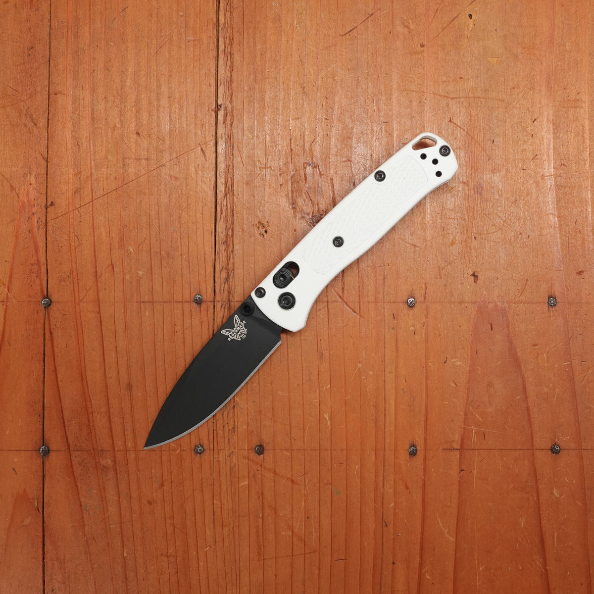 Benchmade 533BK-1 Mini Bugout Drop Point CPM-S30V AXIS Lock White Grivory Handle