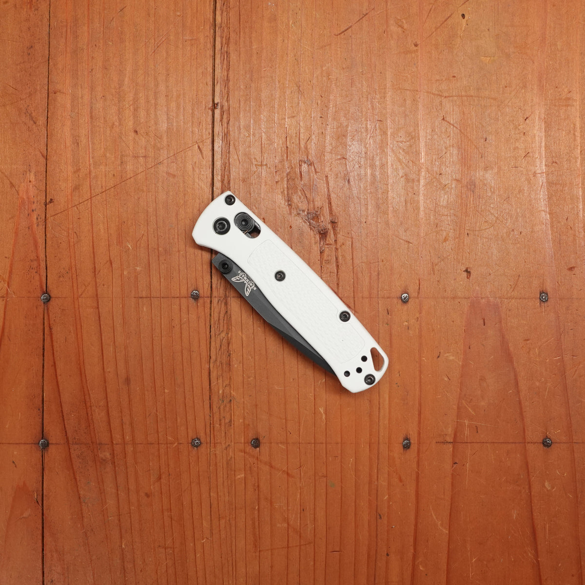 Benchmade 533BK-1 Mini Bugout Drop Point CPM-S30V AXIS Lock White Grivory Handle