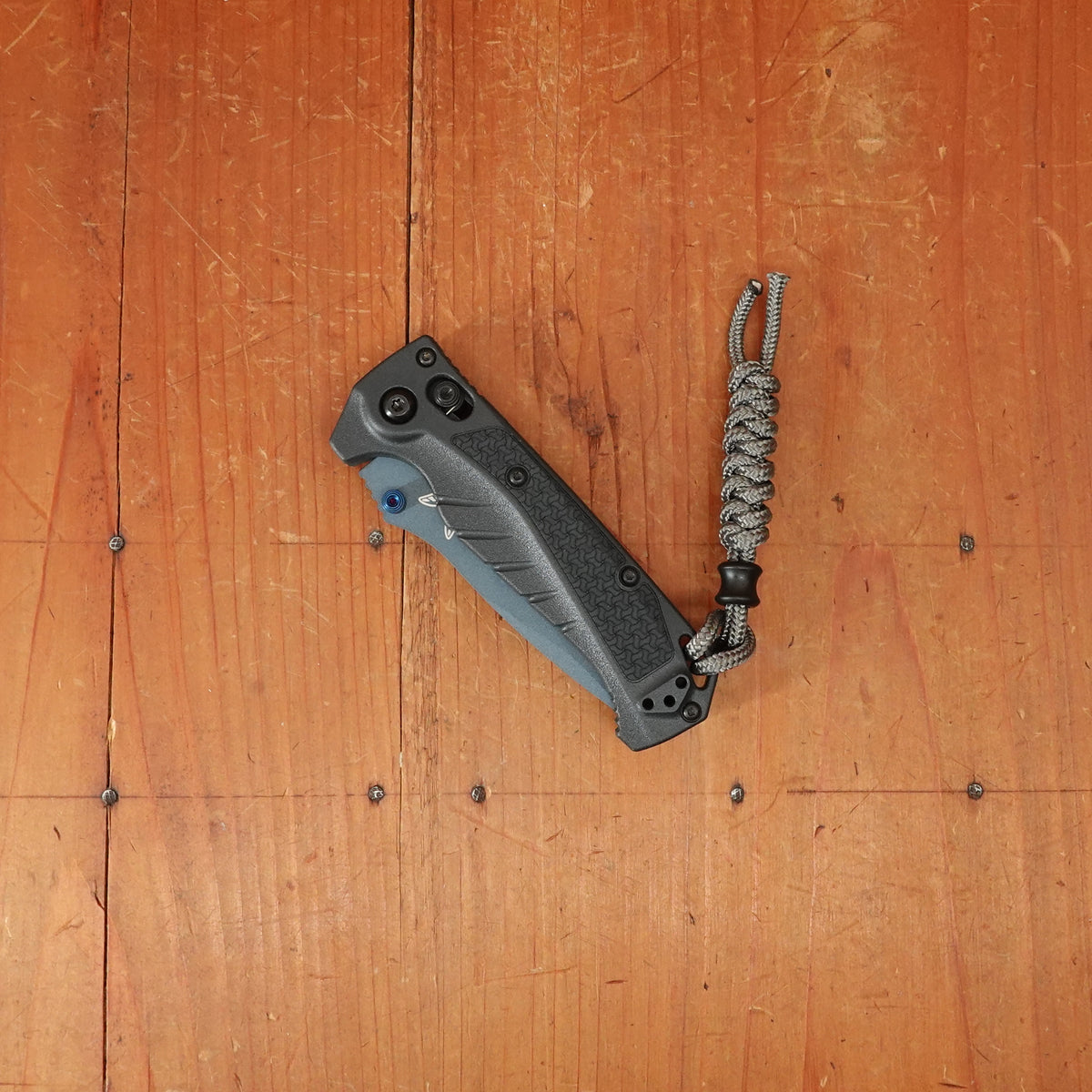 Benchmade 18065BT-01 Mini Adira Drop Point MagnaCut® Tempest Gray Grivory Handle