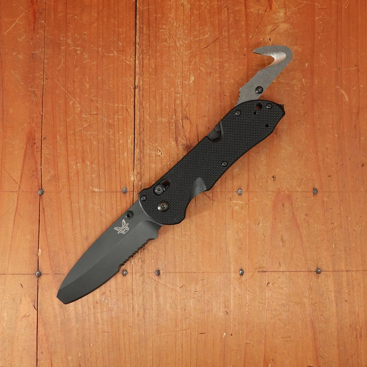 Benchmade 916SBK Triage Opposing Bevel N680 Stainless Steel AXIS Lock G10 Handle