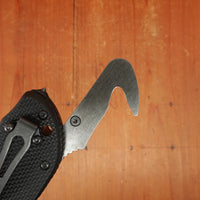 Benchmade 916SBK Triage Opposing Bevel N680 Stainless Steel AXIS Lock G10 Handle