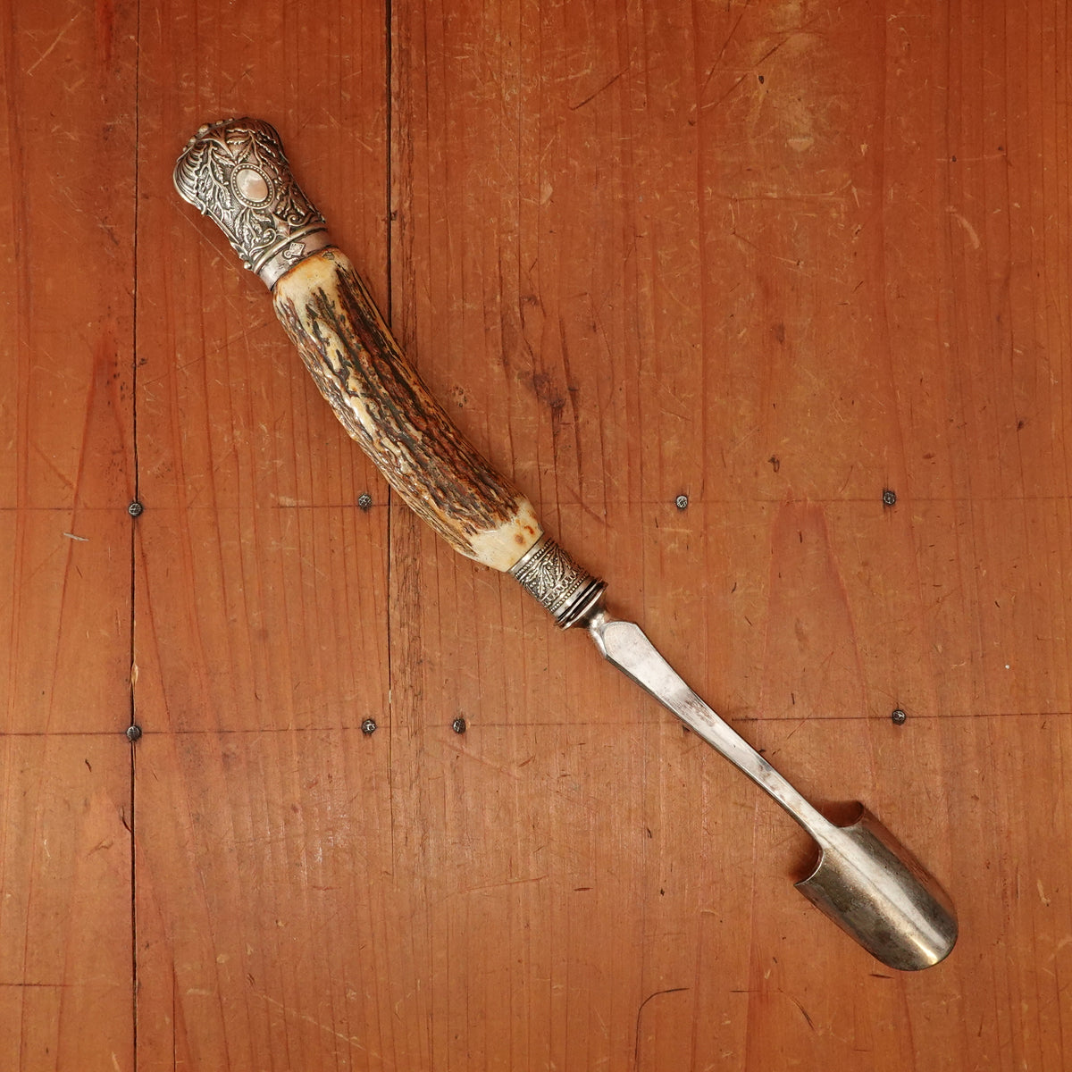 Meriden Brittania Co Cheese Scoop Silverplated Carbon Steel Stag 1852-1898