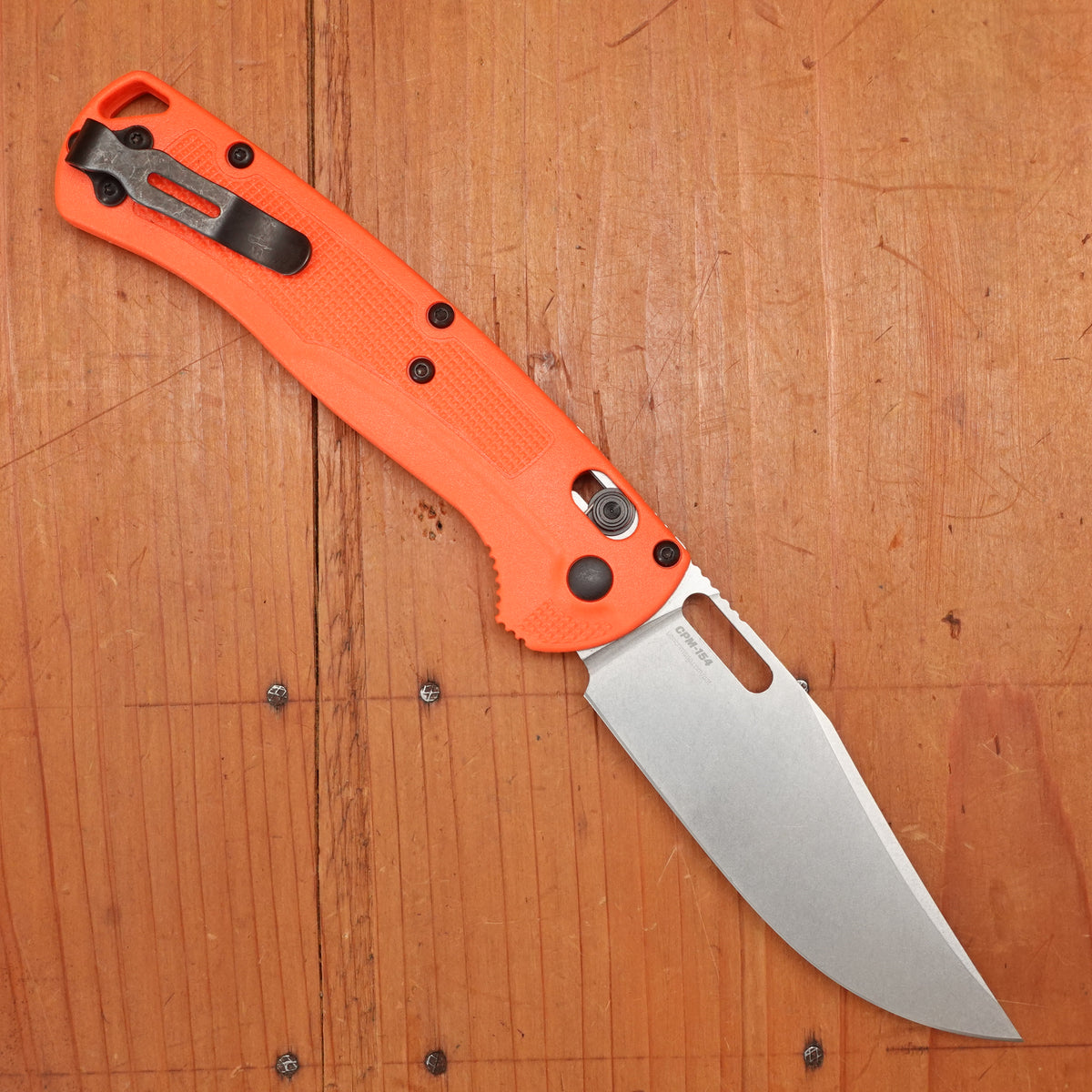 Benchmade 15535 Taggedout Clip Point CPM-154 AXIS Lock Orange Grivory Handle