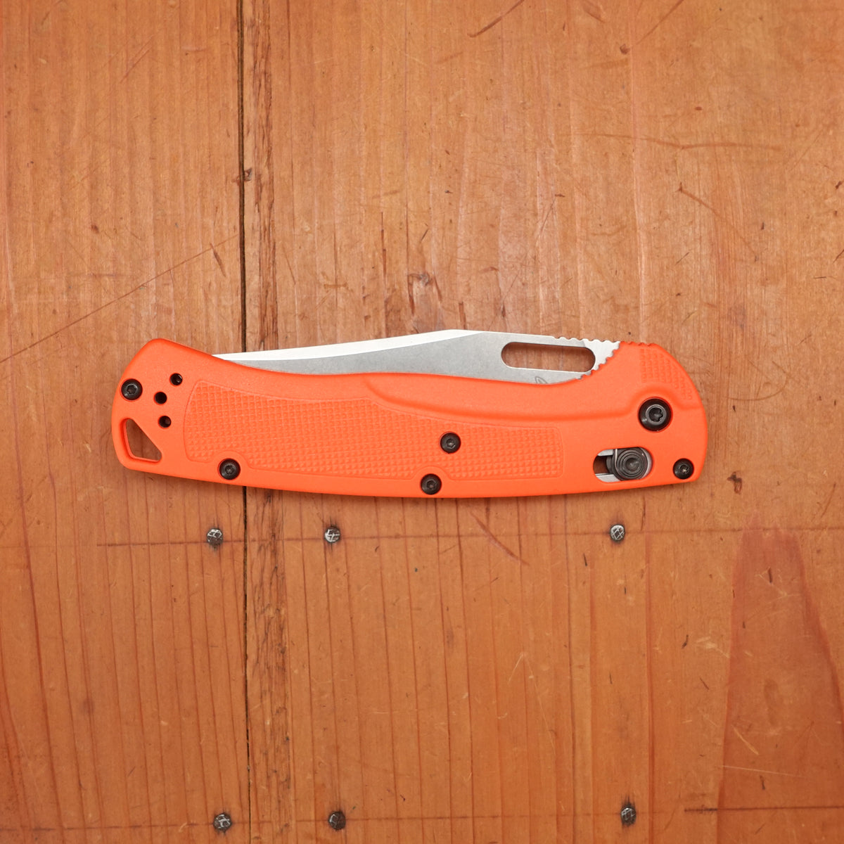 Benchmade 15535 Taggedout Clip Point CPM-154 AXIS Lock Orange Grivory Handle