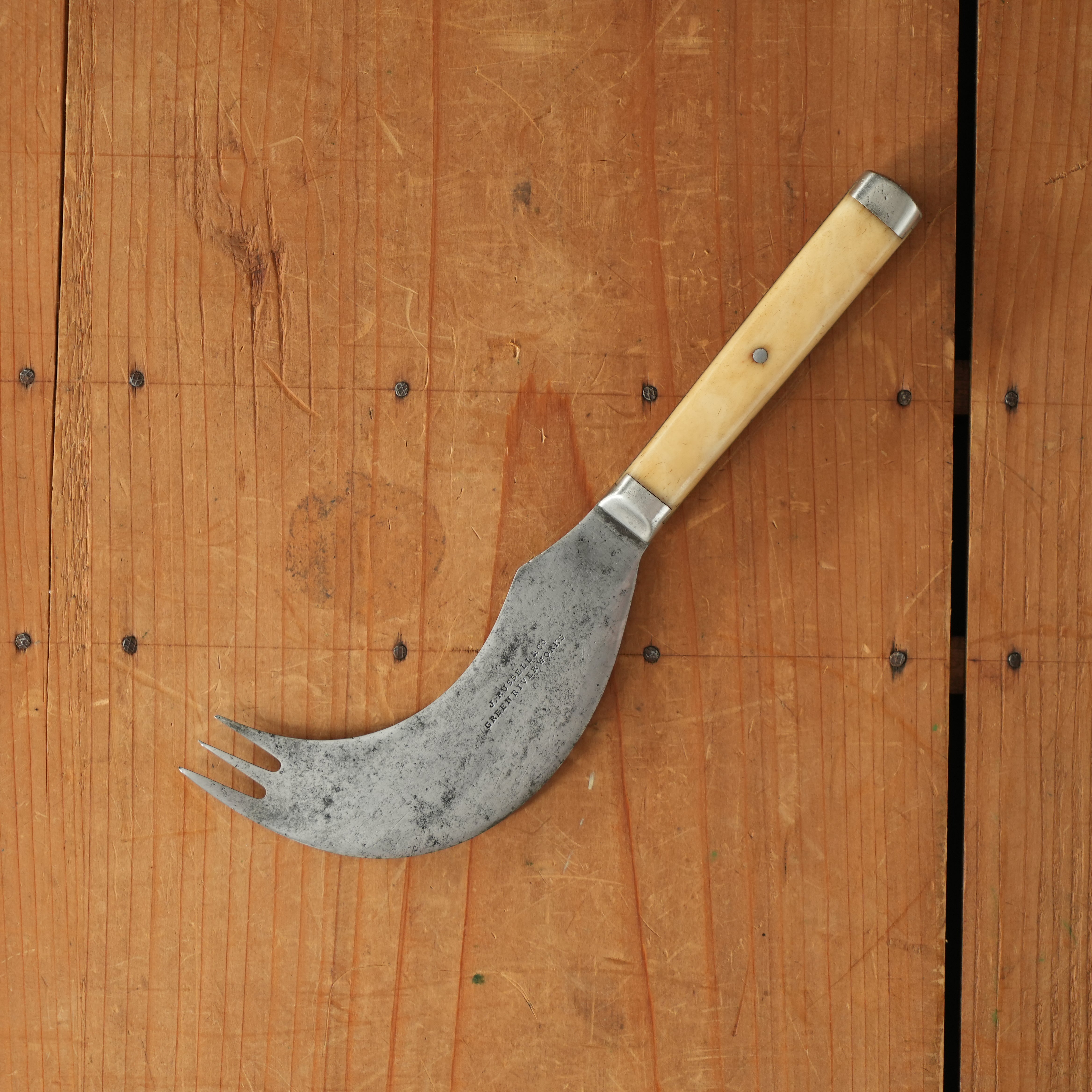 J Russell & Co Green River Works One Armed Man's Knife Carbon