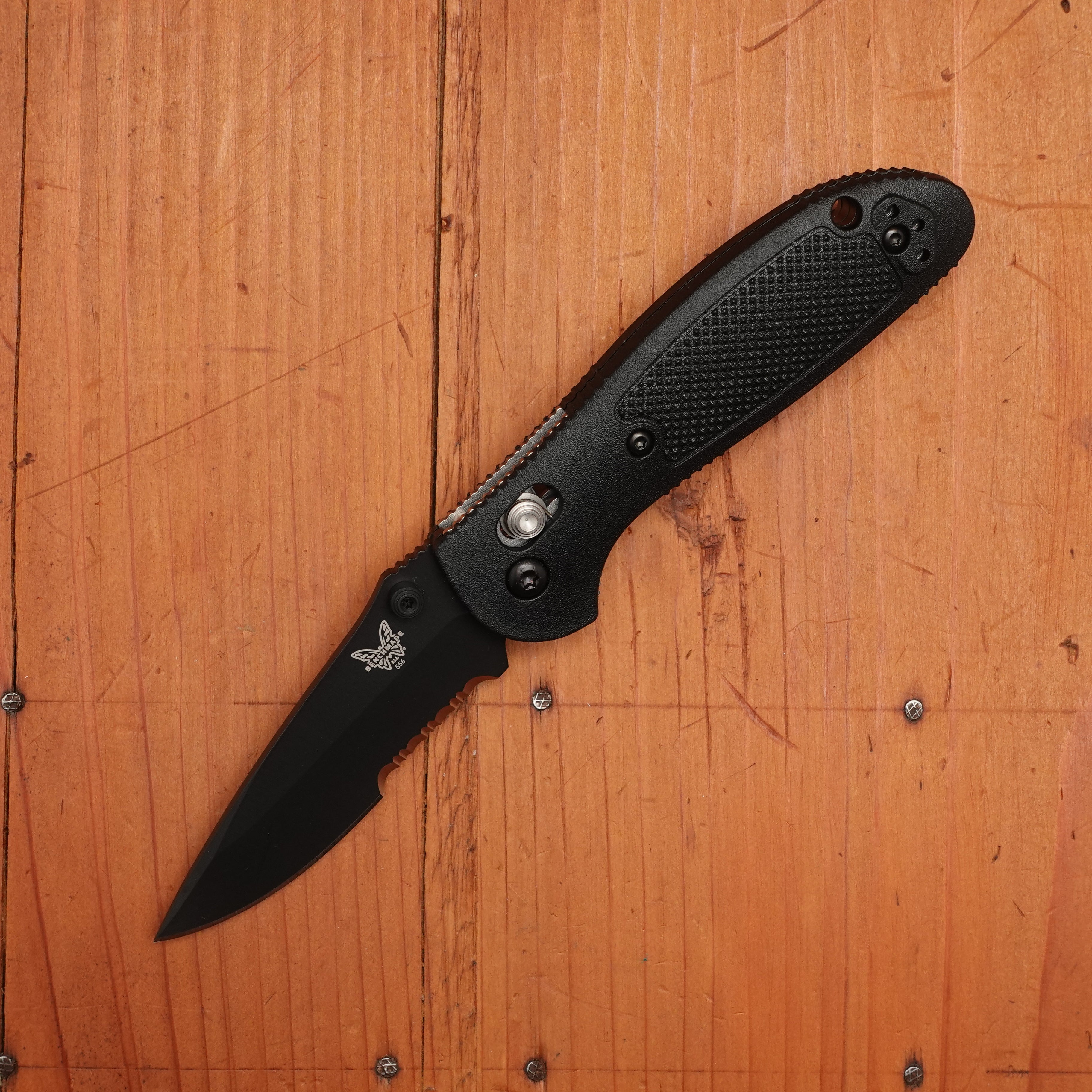 Benchmade 556SBK-S30V Mini Griptilian Serrated Drop Point CPM-S30V