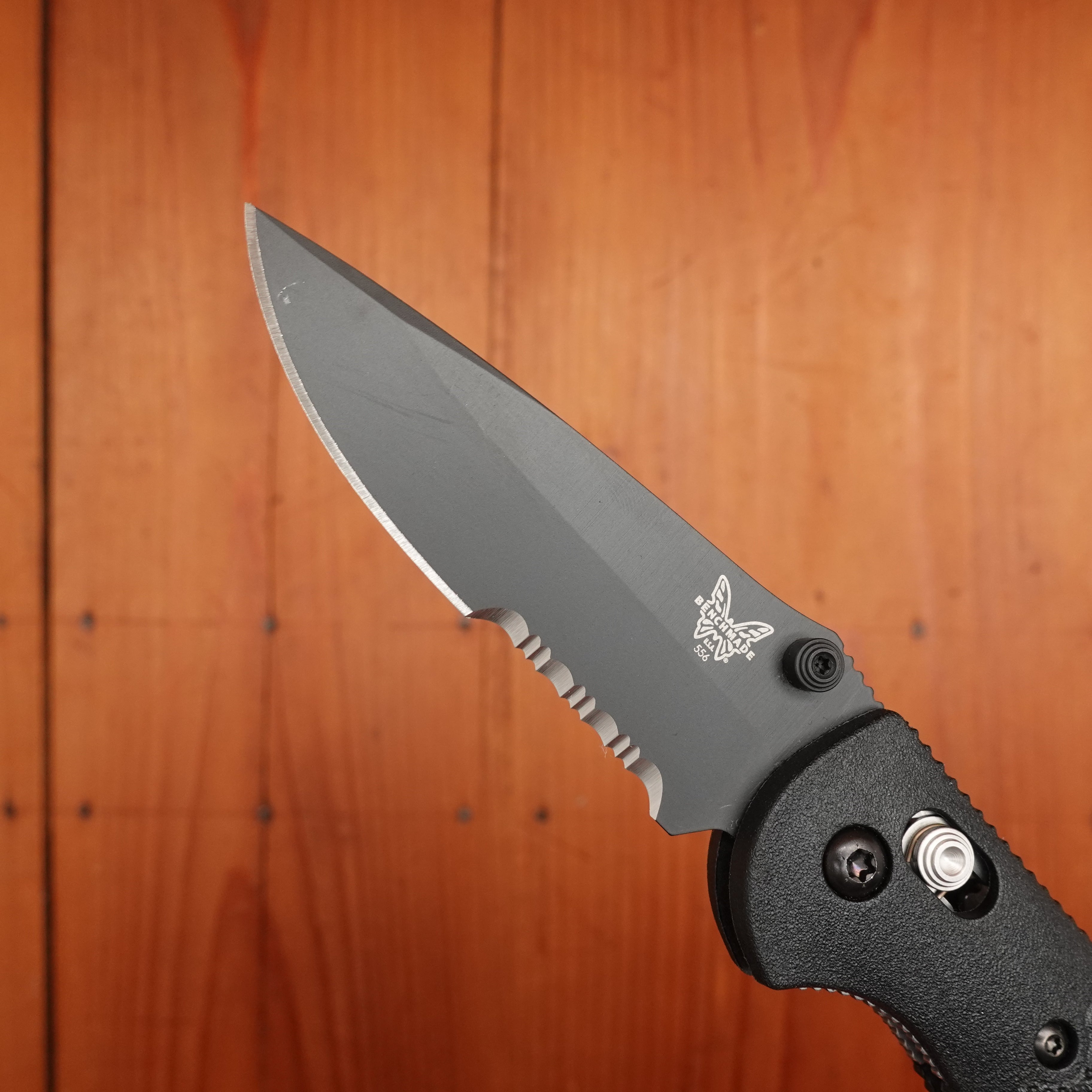 Benchmade 556SBK-S30V Mini Griptilian Serrated Drop Point CPM-S30V