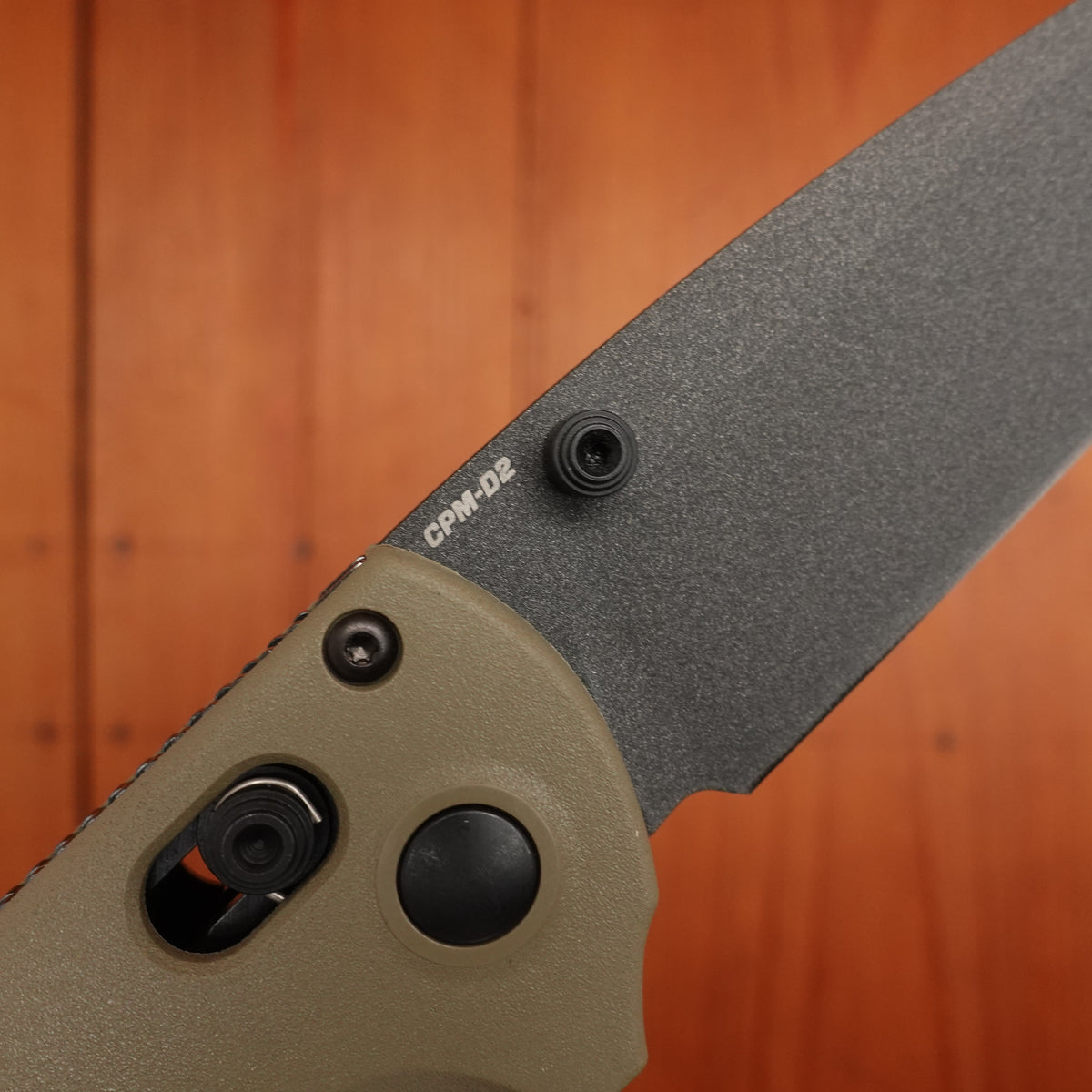 Benchmade 431BK-1 Redoubt Reverse Tanto CPM-D2 AXIS Lock Green Grivory and Grip Handle