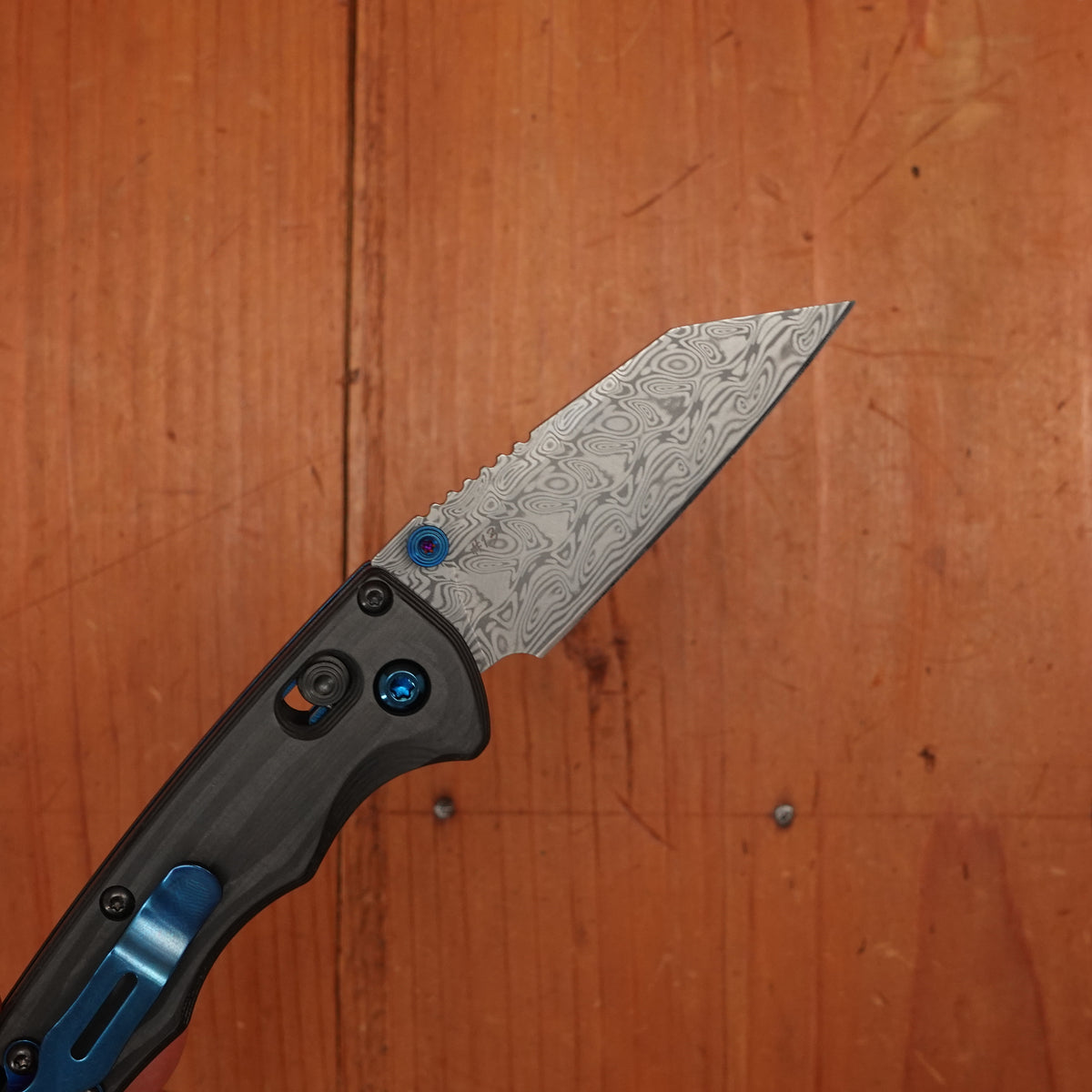 Benchmade Gold Class 290-241 Full Immunity Damasteel Wharncliffe AXIS Lock Unidirectional Carbon Fiber Handle