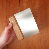 Gestura Flexi Bench Scraper Oak Handle