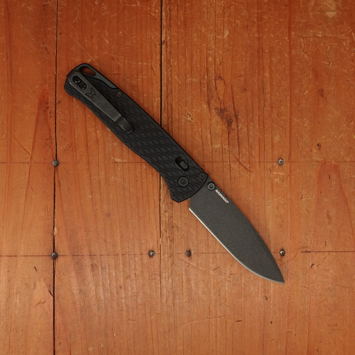 Benchmade 534BK Bugout Vapyr Drop Point MagnaCut® Stainless Steel AXIS Lock Black Aluminum Handle