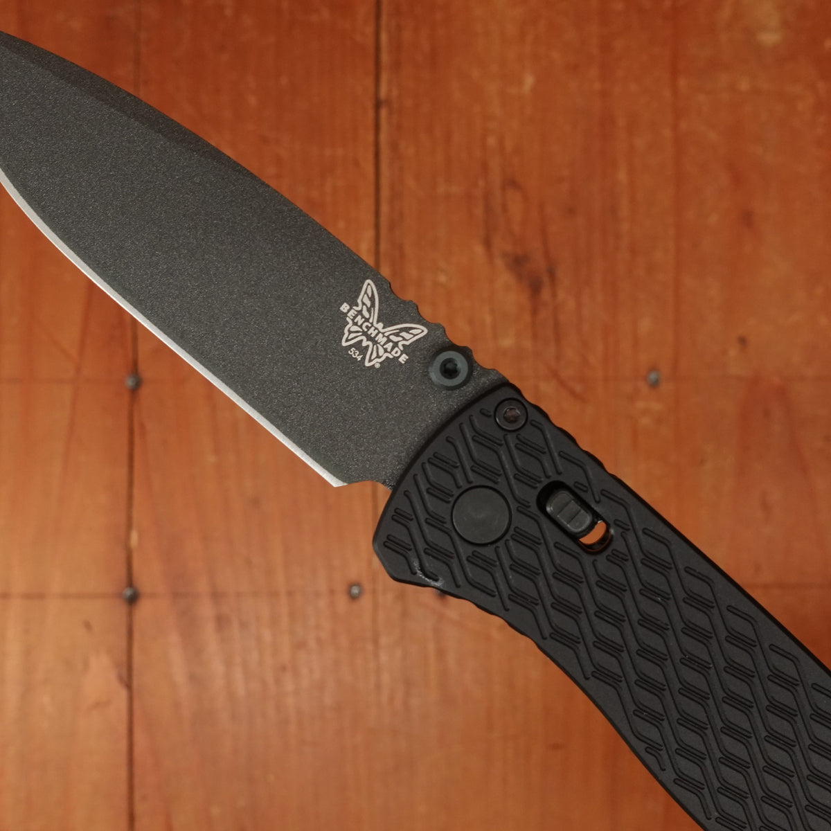 Benchmade 534BK Bugout Vapyr Drop Point MagnaCut® Stainless Steel AXIS Lock Black Aluminum Handle