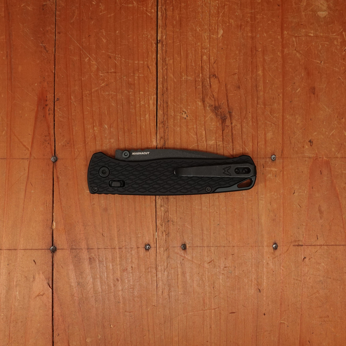 Benchmade 534BK Bugout Vapyr Drop Point MagnaCut® Stainless Steel AXIS Lock Black Aluminum Handle