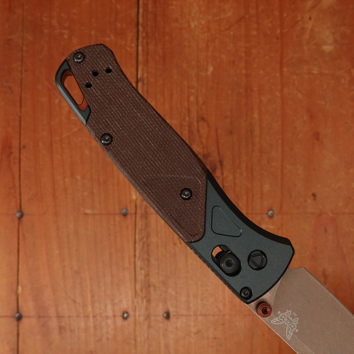 Benchmade 535FE-2602 Bugout Drop Point CPM-S90V AXIS Lock Brown Canvas Micarta and Taiga Green Anodized Aluminum Handle