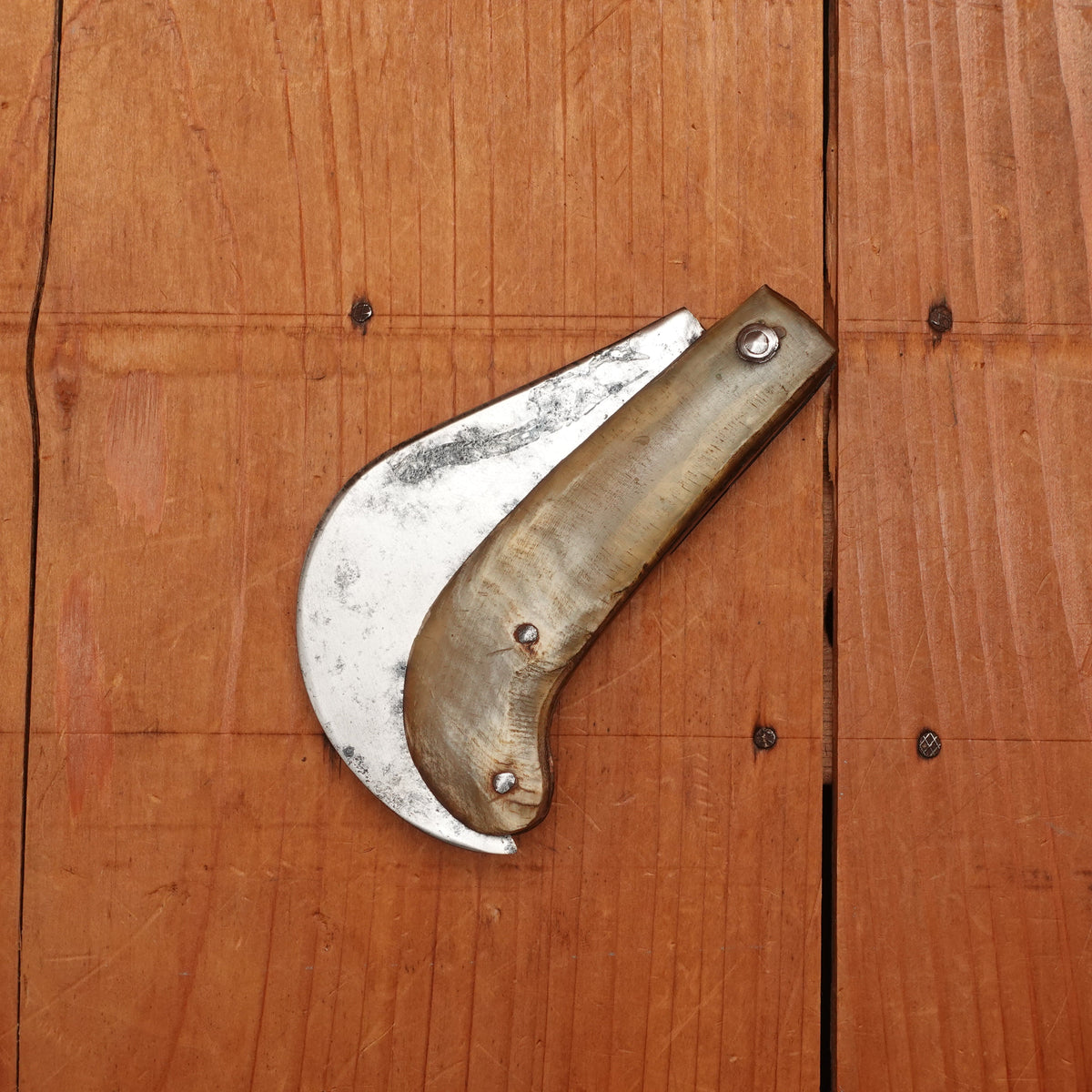 New Old Stock 3 3/8" Serpette Pruning Jack Carbon Steel & Horn Maniago Italy 1950s-70s