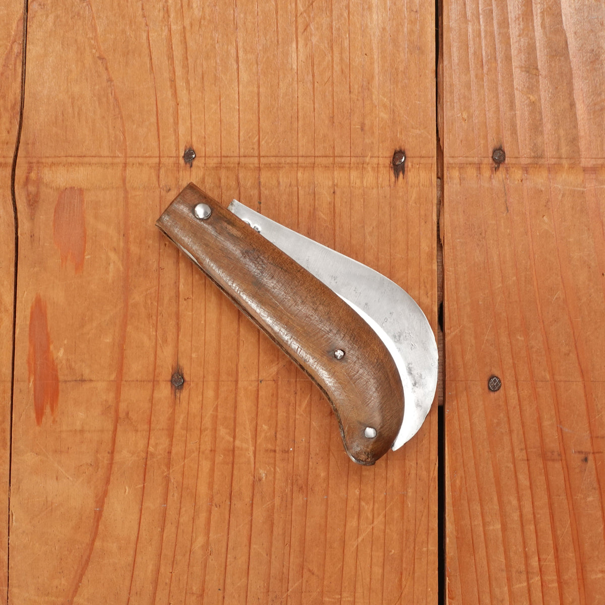 New Old Stock 3 3/8" Serpette Pruning Jack Carbon Steel & Wood Maniago, Italy 1950-70s