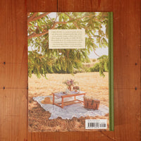 Cake Picnic: Recipes for the Love of Cake & Friends - Elisa Sunga