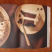 Cake Picnic: Recipes for the Love of Cake & Friends - Elisa Sunga