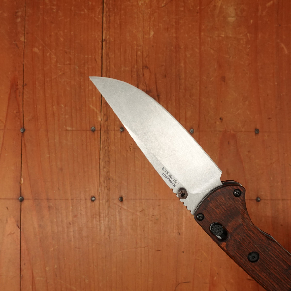 Benchmade 15090 SlipRidge™ Modified Drop Point MagnaCut® AXIS Lock Stabilized Wood Handle