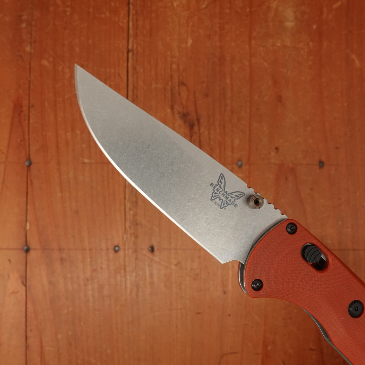 Benchmade 15090-01 SlipRidge™ Modified Drop Point MagnaCut® AXIS Lock Rust Orange G10 Handle