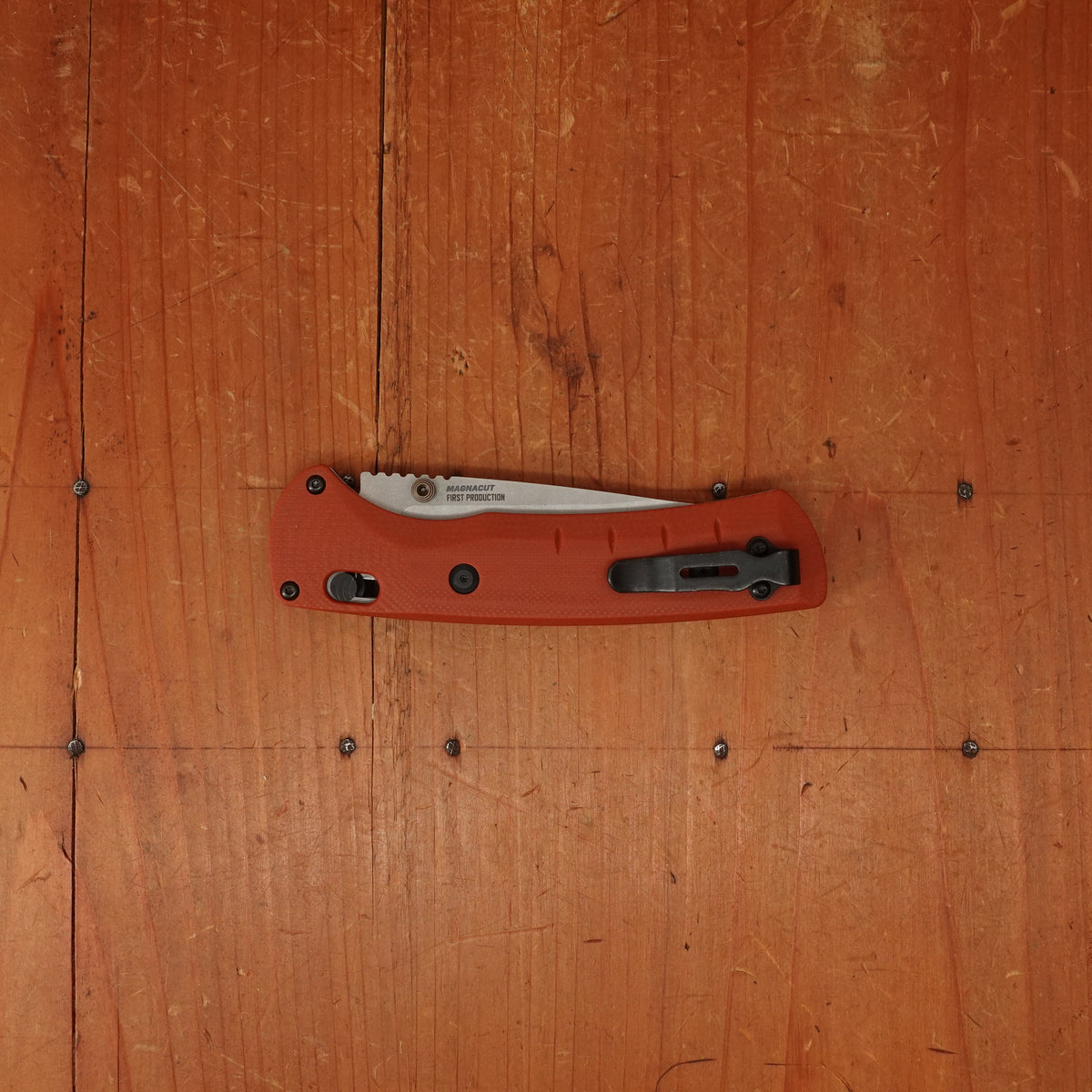 Benchmade 15090-01 SlipRidge™ Modified Drop Point MagnaCut® AXIS Lock Rust Orange G10 Handle