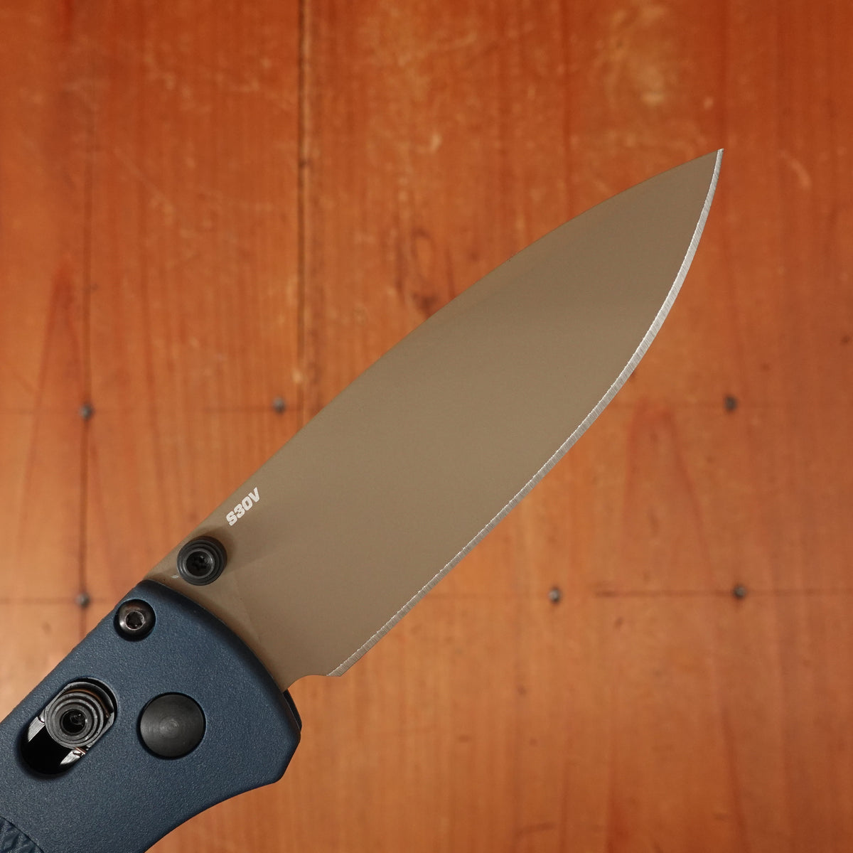 Benchmade 535FE-05 Bugout Drop Point S30V AXIS Lock Crater Blue Grivory Handle